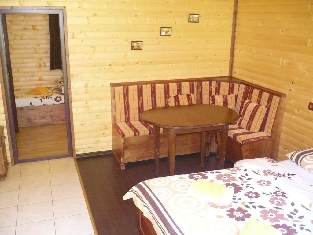 Guest House Chobaka ترايغراد الغرفة الصورة